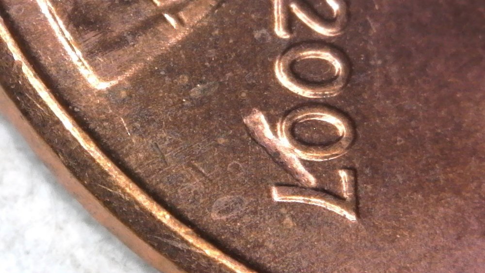 2007-P-Lincoln-Memorial-Cent-Struck-Through-Debris